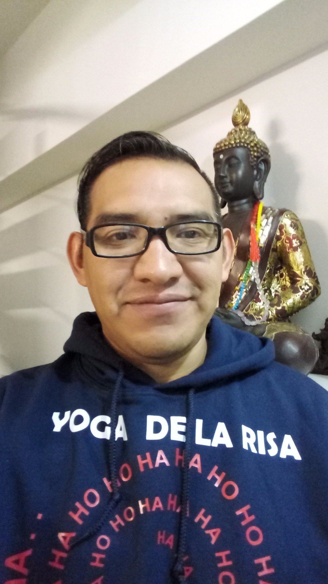 Maestro de Yoga de la risa, Instructor en Bienestar y Alegría, Terapeuta Holistico y de la Risa