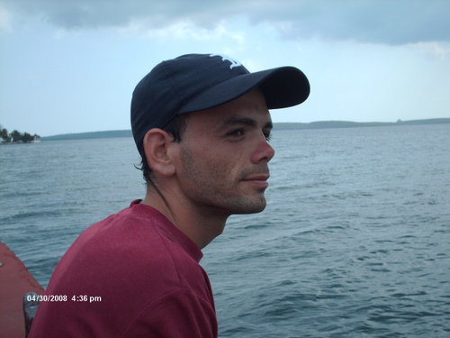 Trabajador de ETECSA en Aguada de Pasajeros. Cienfuegos. Cuba.