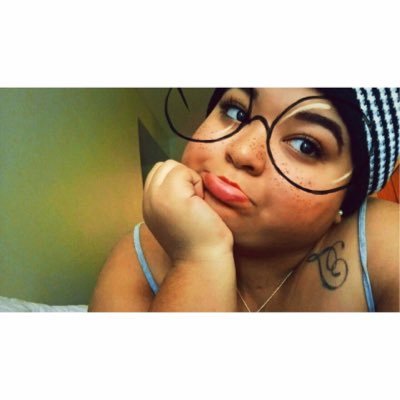 “Y en tus ojos decidí, que será mi lecho de muerte” 🖤👑🌻