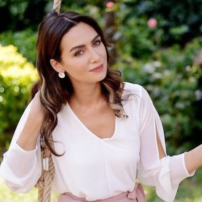 حياة الممثلة التركية برجي أكلاي بطلة مسلسل حب في مهب الريح مع صورها FQ9e8JHO_400x400