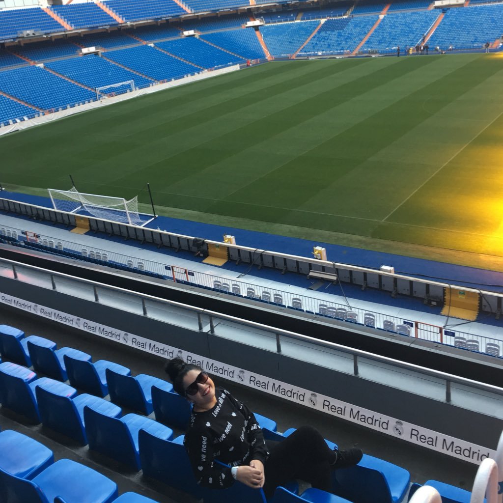 Lauréate de l'ENCG, adore #football #music #tennis #politique #business