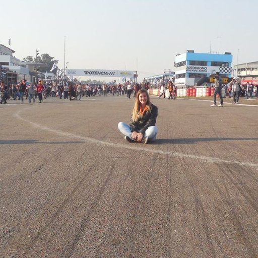 FlorChoternasty's profile picture. San Nicolás. Licenciada en Periodismo y Comunicación. Profesora.