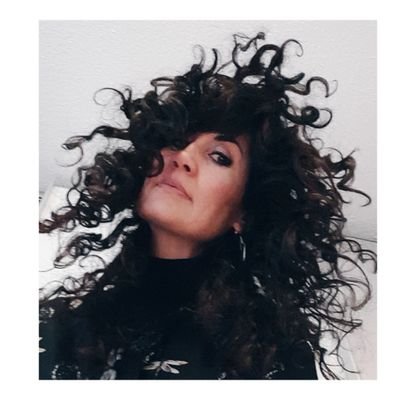 FlyingScissorsN's profile picture. Ngara Lüssi - 076 425 03 75
🔸Freelancer 
🔸Scissor Slayer 
🔸Colour Chemist 
🔸Dabbles in Make Up 
🔸Happy Snappa 
🔸Styling up a Storm
🔸Kiwi in 🗻🍫⌚💶
🔸