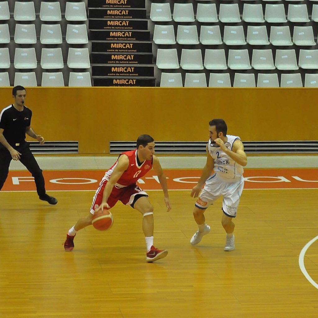 Professor d'EF. Ex-jugador @BasquetGirona, @Cbsalt i @Cb_adepaf. Entrenador a l'@ucapbasquet. De Vilatenim! ⚔️🏀