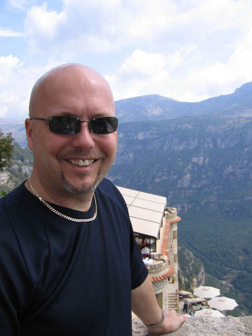 internet marketer and self improvement fanatic dedicated to helping others achieve massive success online