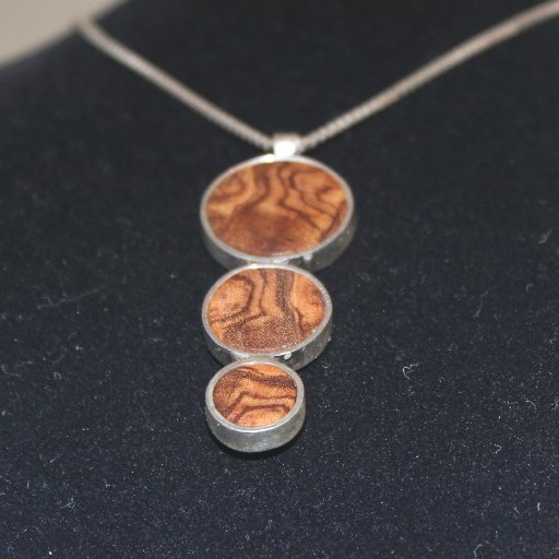 Custom Jewelry Services, Jewelry Repair, Estate Jewelry and Unique Gifts. Located in historic Saint Augustine at 27 Cuna St.