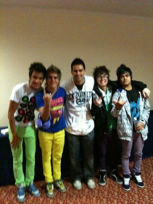 Um Fc' dedicado ao Back-a todos que ajudam a fazer os shows da Restart serem os melhores*-*