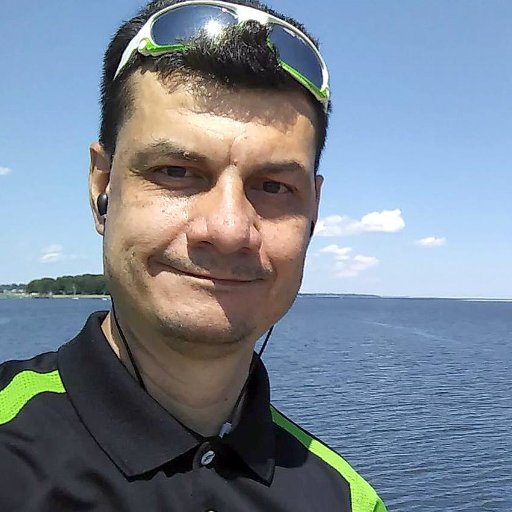 In the #USA🇺🇸 employed in @TARGET;
para #Colombia🇨🇴y el Mundo🌍del #Ciclismo, editor del portal @nuestrociclismo