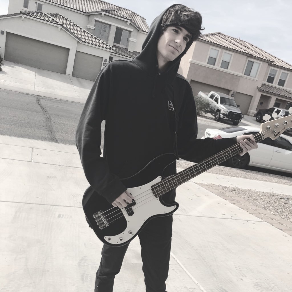 heydudeniceee's profile picture. 