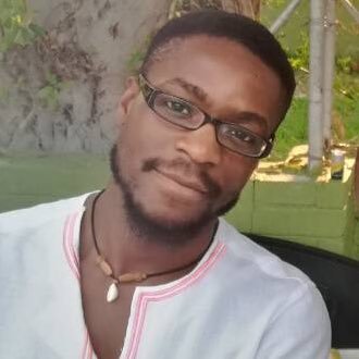 pomzzzzz's profile picture. just another  quiet individual with so much passion for his  work, sports and food. Here just to read and retweet 😏.