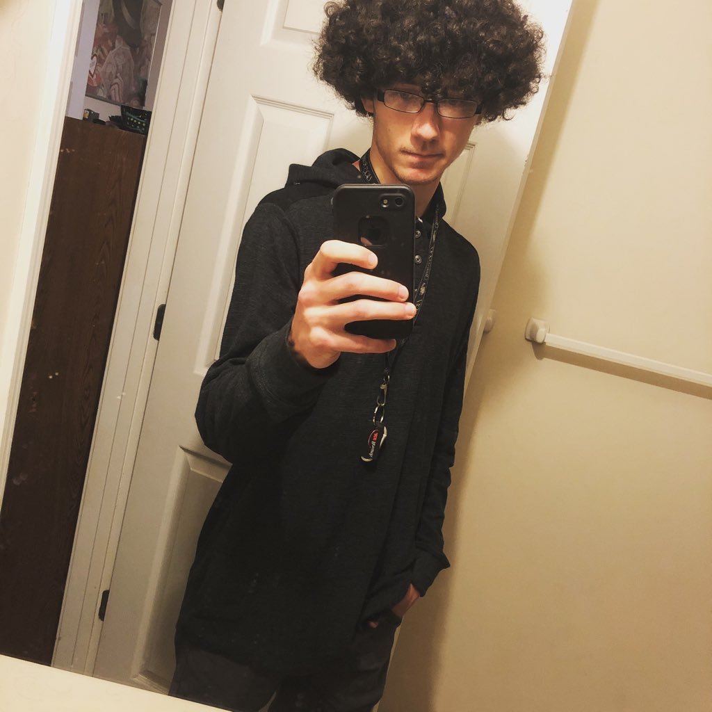 19 Years Old and PUBG Player. I support growing as a Community! #Follow4Follow #IFB