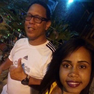 Sou músico e Barbeiro e cabeleireiro divorciado e tenho 03 filhos e 06 netos lindos tenho 53 anos e sou feliz!!