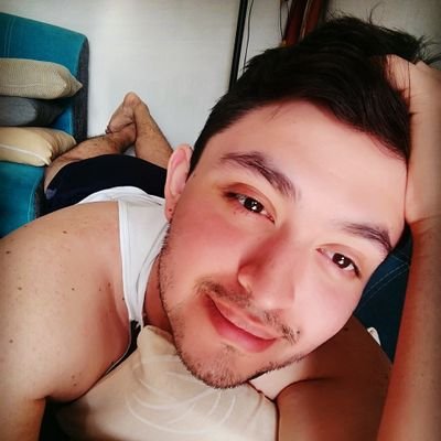 En un mundo lleno de hipócritas, Los sinceros somos malos...!