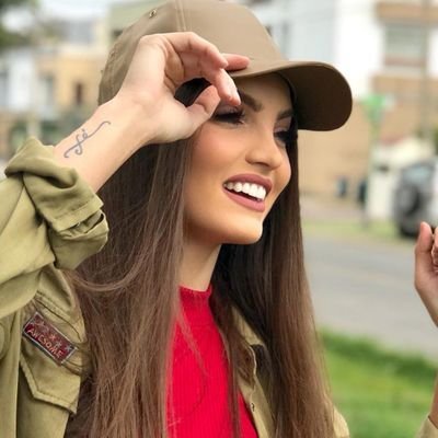 Team y Club de fans oficial de la modelo, bailarina, y actual competidora de esto es guerra
FC oficializado y autorizado!
Gracias por tantas sonrisas !