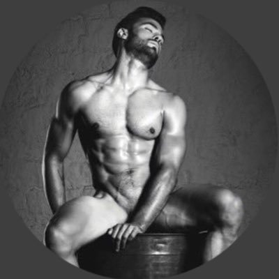 PiegesDeGars's profile picture. Vous fantasmez sur un ami hétéro depuis longtemps ? « Pièges De Gars » va réalisé votre rêve 😍 Il suffit simplement de nous contacter en privé 📲