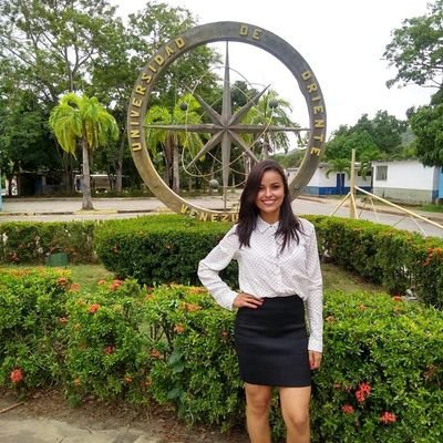 Cantante y actriz. Lic. en Contaduría Pública. Me encanta comer y viajar.