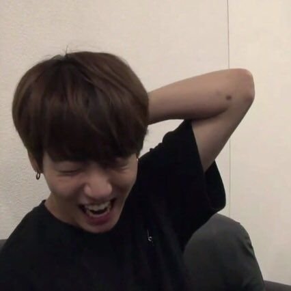 [sub][bahasa] 안녕하세요 여러분!❤
방탄소년단 golden maknae 전정국 입니다😊! cute since 1997