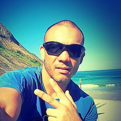 faixa preta de Jiu-Jitsu da Equipe Nova União prof. E administrador do Centro de treinamento face to face.