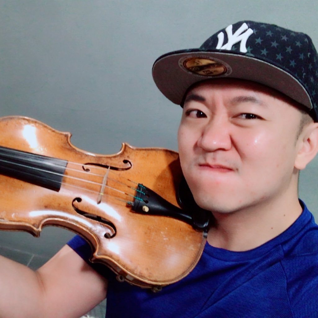 A musical theatre composer, music director and violinist 뮤지컬 작곡가, 음악감독 그리고 바이올리니스트