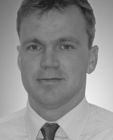 Mens vanaf sept. 1972
Journalist tot 2008
Advocaat tot 2019
Kapitein vanaf maart 2021