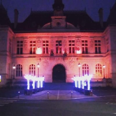 ash. déléguée à l'égalité des droits des femmes et des hommes.
conseillère agglomération.
humaniste. révoltée par les injustices. aime lire.