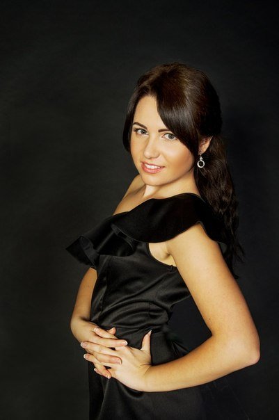 juliesantiag_88's profile picture. "Showcasing the work of talented designers from all over the globe in monochrome. The purest way a logo can be presented; back to fundamentals."