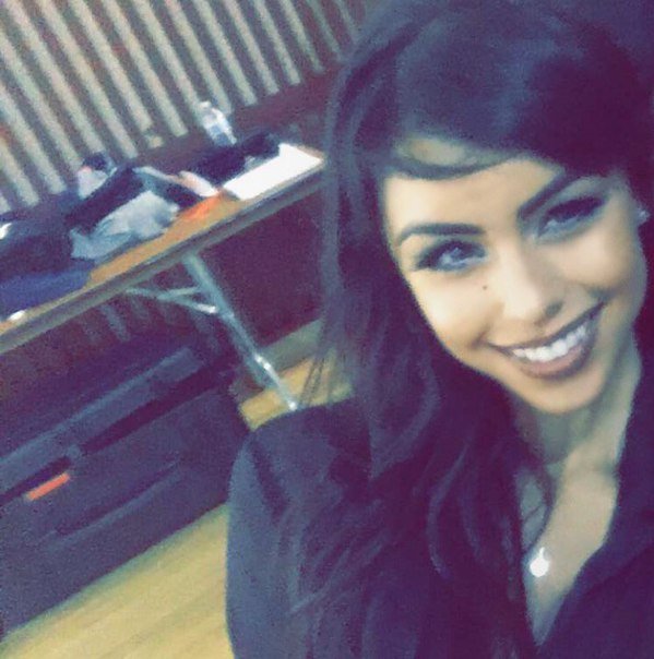 dianehutton_81's profile picture. Plays guitar, works with computers, web design