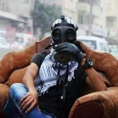 ناجي العلي لقد نجوت بقدرة
من عارنا، وعلوت للعلياء
اصعد فموطنك السماء ، وخلنا
في الارض، إن الارض للجبناء..!!
أحمد مطر