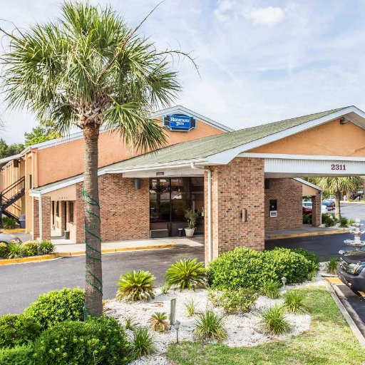 Welcome to newly renovated Rodeway Inn North Charleston, SC near Northwoods Mall.
