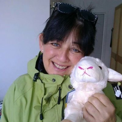 LinWatson6's profile picture. i believe every animal has a right to live in harmony and without abuse. They have personalities. I know ! I capture that in my art. CHARLEE QUIRKY ART (fb)