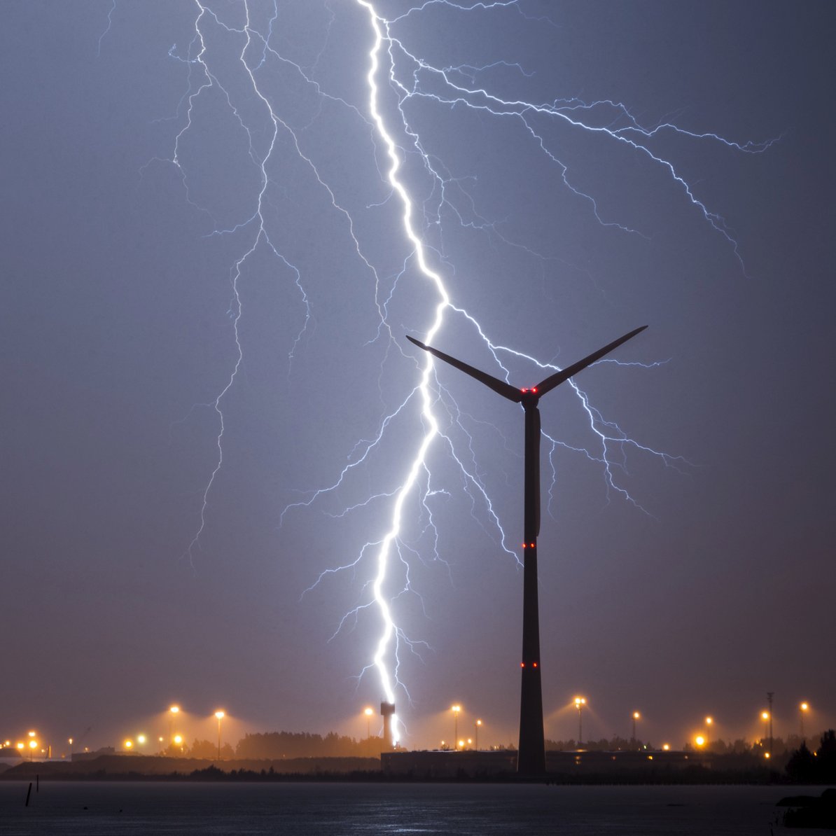 Amateur astronomer and stormchaser.