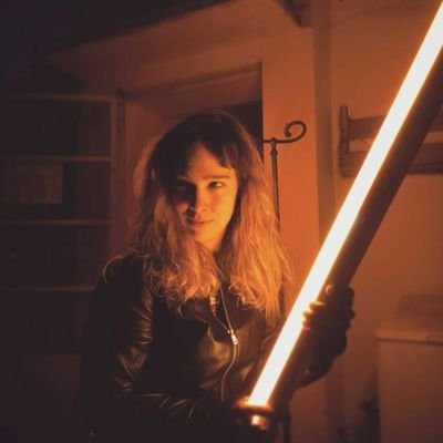 Actriz e Instructora de yoga. Cantante aficionada. Adicta a Star Wars, a The Office y a Los Beatles. Neurótica full time.
https://t.co/pMi6aeT8Kq