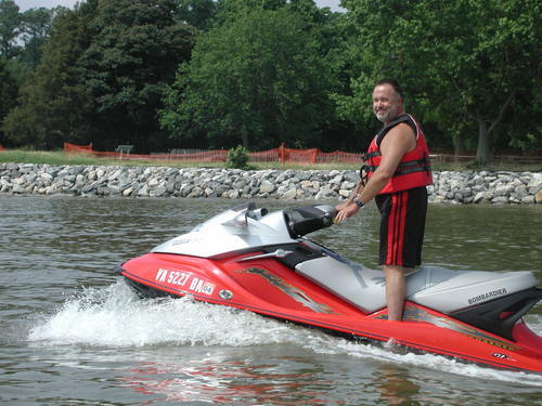 55 year old GAY MALE who LOVES Jet Skis & Jet Skiing