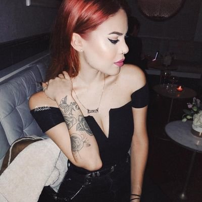 Si dice che per sopravvivere qui bisogna essere matti,
quasi come un cappellaio. 🎈