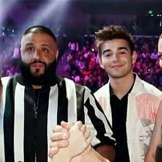 Mãe: @ManuC1ROfcial 💛 Irmã caçula: @BellaOfcial // Tenho 17 anos // tenho vontade de ser um vilão bem perigoso bom é só um palpite kkk 😂 E isso aii