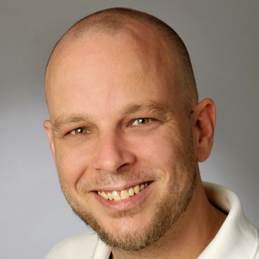 flatthg's profile picture. "Macht was mit Computern." Hätte meine Mutter wohl gesagt. Seit über 28 Jahren in der IT. "Ich stand schon vor dem Abgrund, und ging einen Schritt weiter."