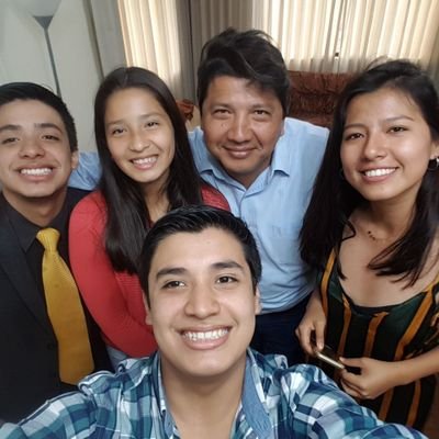 Soy amante de lo bueno, me gusta viajar, amo a mis hijos más que a mi vida y mi compañera es mi complemento para alcanzar la felicidad al lado de Dios.