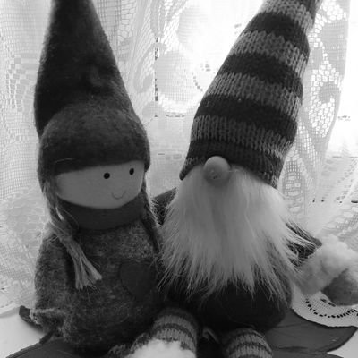 Enthusiast of all things arty. Amature photographer. Keen mixed media artist. Mum to Megan.