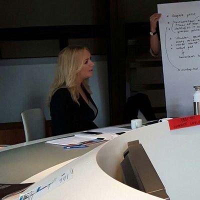 Afdelingshoofd @hhsenk | Politiek | Strategie | Leiderschap | Communicatie | Data | Recht | Duurzaamheid | RvT @CvD Rotterdam