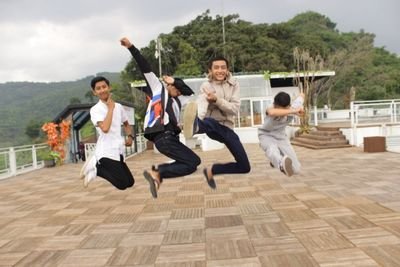 Seseorang tidak akan lupa pada sahabatnya begitu pun kalau dia sangat peduli padanya dan dia sangat sayang padanya love you best friends