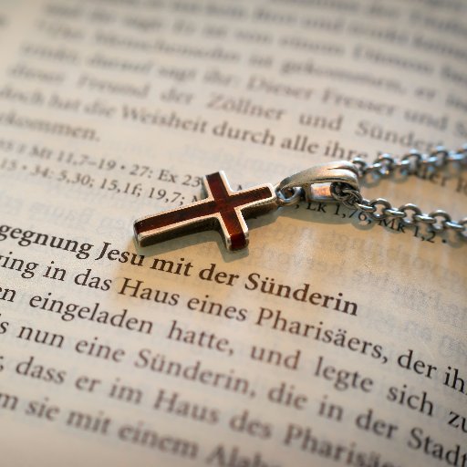 Roch10110692's profile picture. Ta parole est une lampe à mes pieds, Et une lumière sur mon sentier.（Psaumes 119:105）