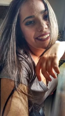 Sou 50% anjo 😇 Os outros 50% dependem do que você quer que eu seja 😈