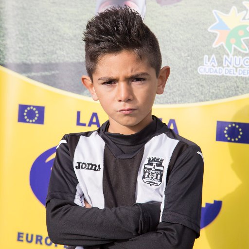 Jugador de Categoría PreBenjamin B de la Fundación Fútbol Club Cartagena. Lleva la camiseta de Nº11. Darío nos apasiona y emociona jugando al  fútbol.