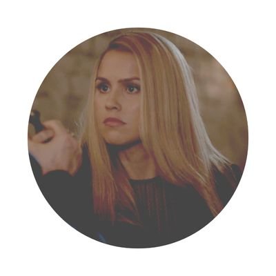 TreacherousVamp's profile picture. + DECEIT & FRAUD.┆She sleeps intimately with envy, and while green haze fills the brim of her black lung, words of devotion do drip from her false tongue.