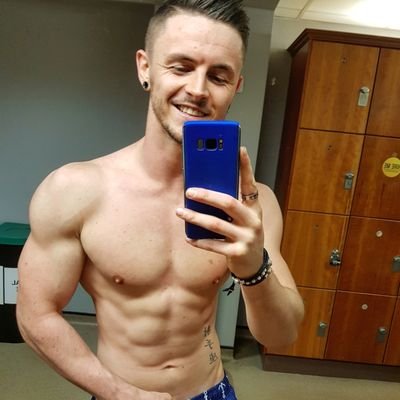 RossColemann's profile picture. I play video games... a lot 🤓 - - - -  https://t.co/J3TSXx43Kt - - - - - - - - - I go to the gym a fair amount too 💪https://t.co/0Y03LcJstb…