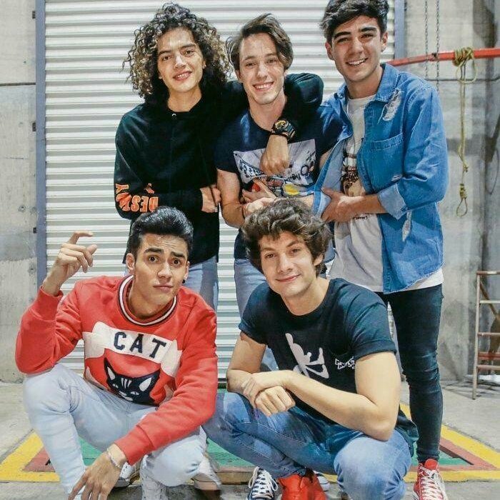 Somos un team que apoya a 5 locos enamorados de la música ❤😍 esta cuenta va dedicada a ellos ❤
🚨Activen notificaciones para no perder dinámicas🚨