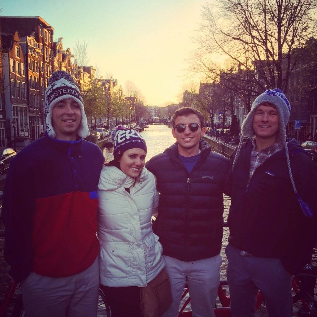 robthom824's profile picture. 