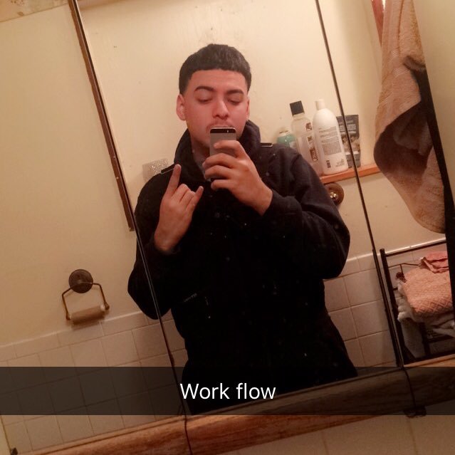 j_g790's profile picture. Graduating high school best thing I’ve done so far 🙃🤷🏻‍♂️