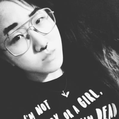 Designer, illustrator, filmmaker, tattooist. They/them. IG: @en_tze Shop: https://t.co/2DBiMeFfIP