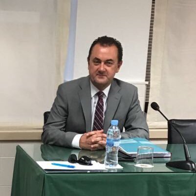 Economista y Abogado. Auditor de Cuentas. Derecho Económico. Volcado con el emprendimiento. Me encanta el baloncesto.